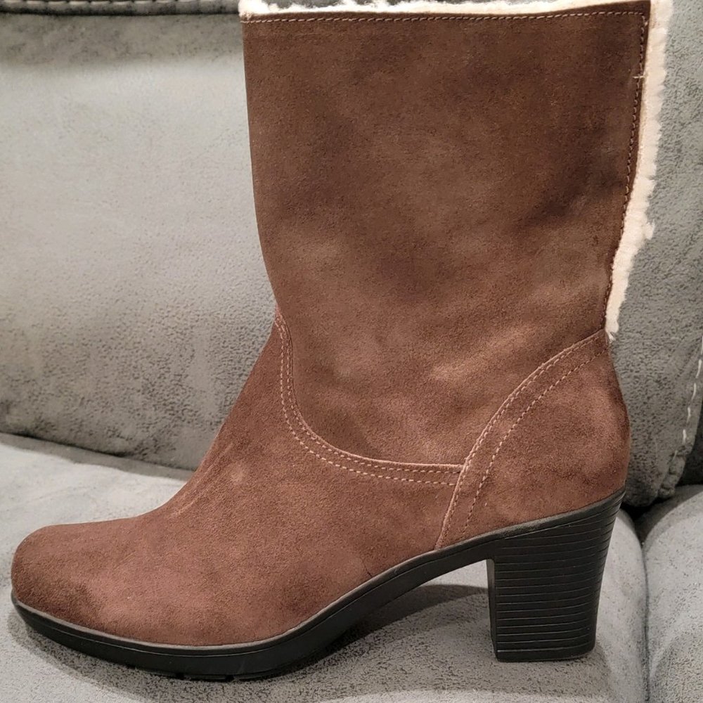 Clarks Bendables Brown Heeled Boots, Size 8W - Picture 4 of 9